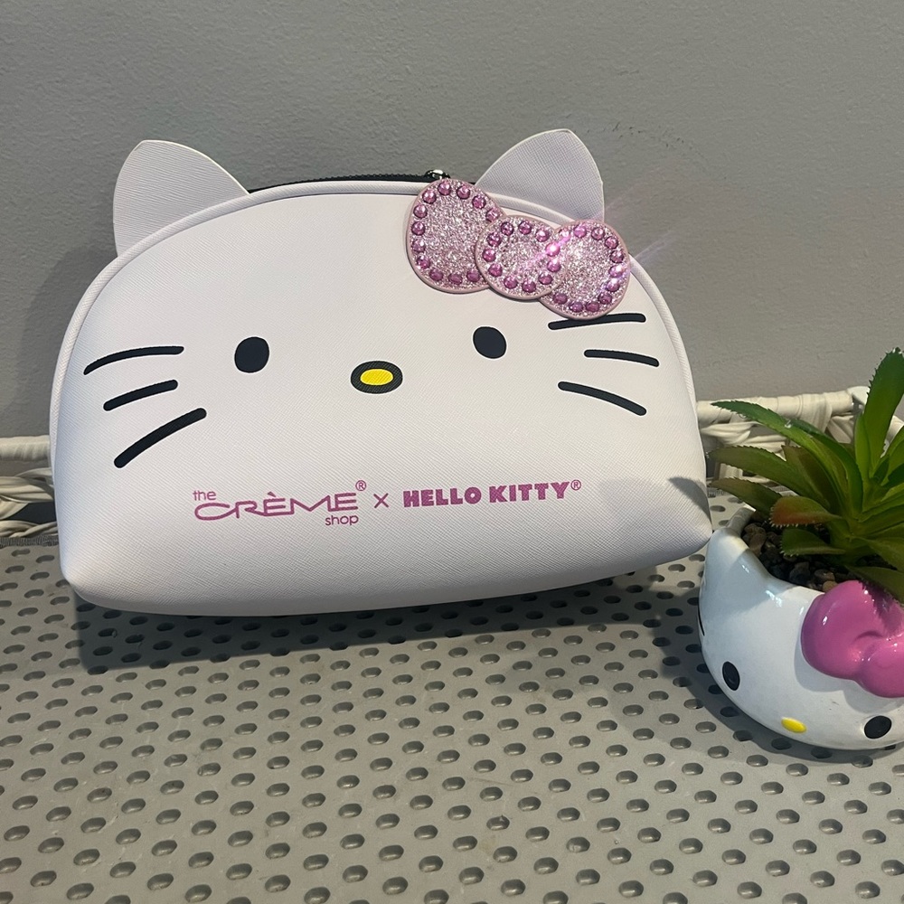 Hello kitty make up bag